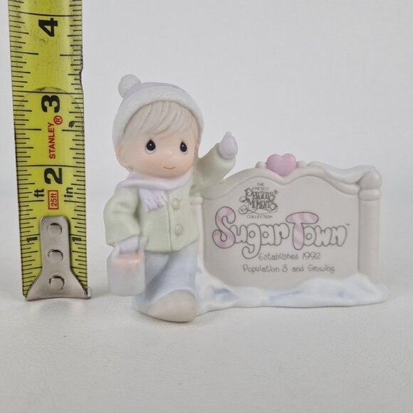 Precious Moments Sugar Town 529567 Sam Butcher Painting Sign Figurine Vintage - Picture 2 of 5